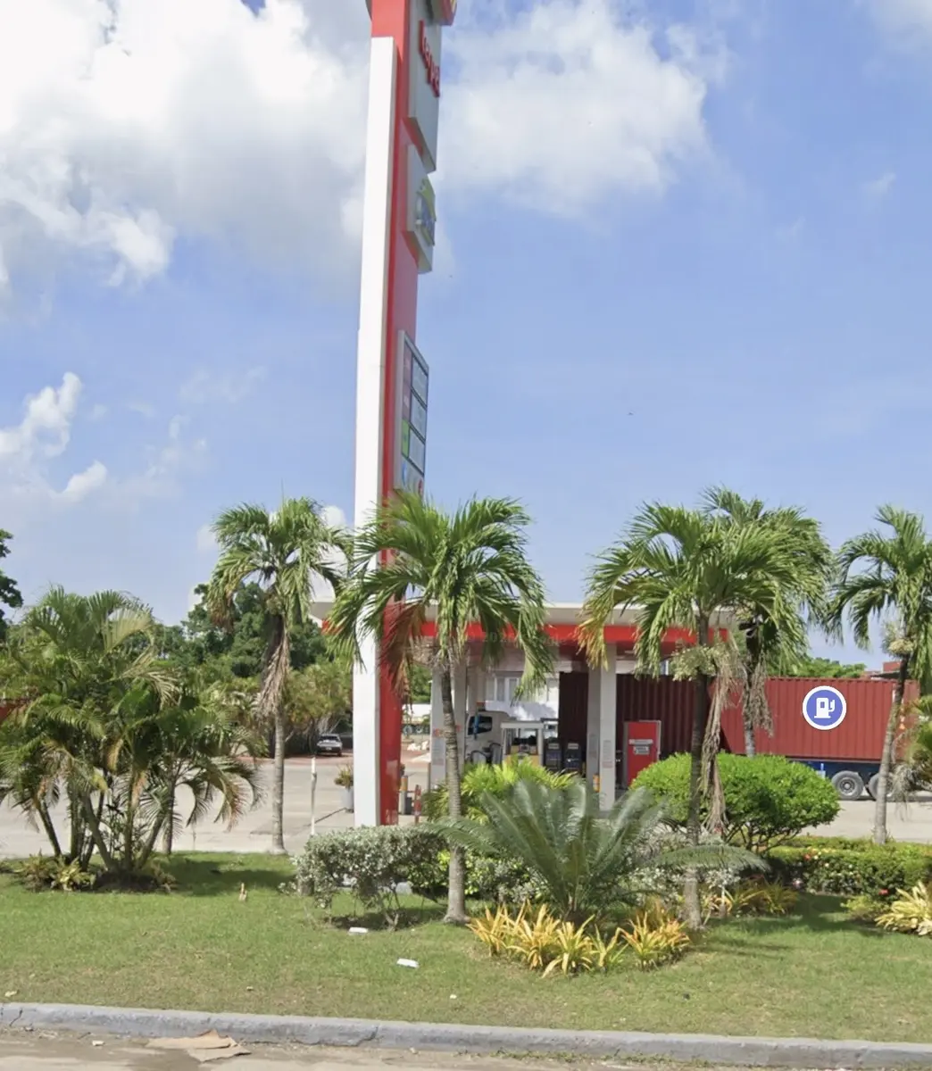 Estación de servicio Terpel rodeada de zonas verdes en Las Mercedes