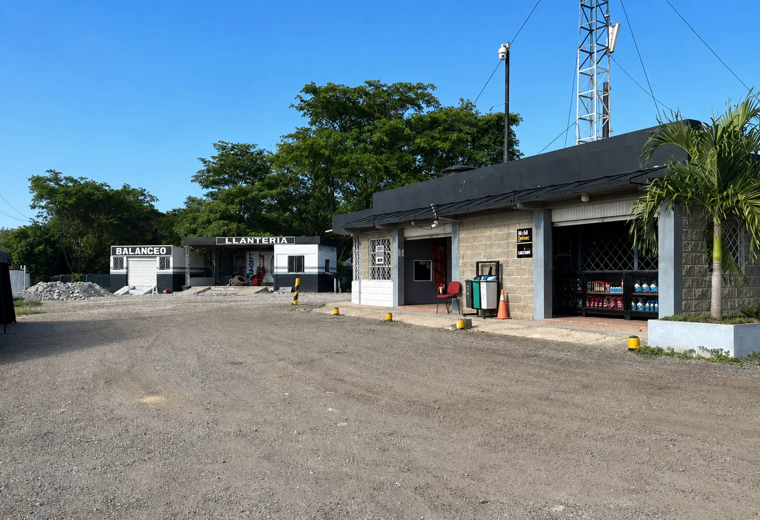 Áreas de llantería y balanceo en la sede Maxitrac Tamakú